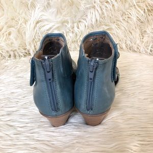 vicki leather boots by earth